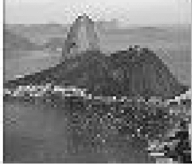 Fotografia da alternativa d: relevo e ocupação urbana junto ao litoral.