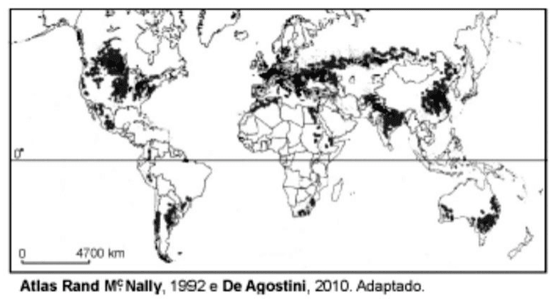 Mapa mundial com áreas de plantio assinaladas, escala e crédito Atlas Rand McNally, 1992, e De Agostini, 2010, adaptado.