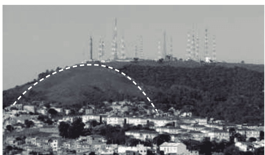 Fotografia do morro das emissoras deTV em Porto Alegre, com arco tracejado sobre a montanha.